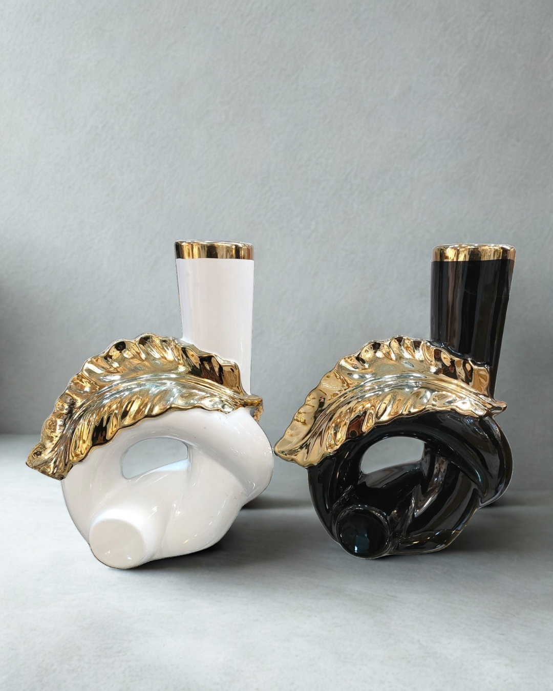 Premium Abstract Ceramic Knot Vase – Luxury Gold Leaf Accent