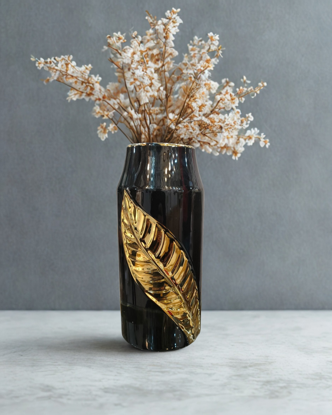 Premium Black & Gold Ceramic Leaf Vase – Luxury Tabletop Accent
