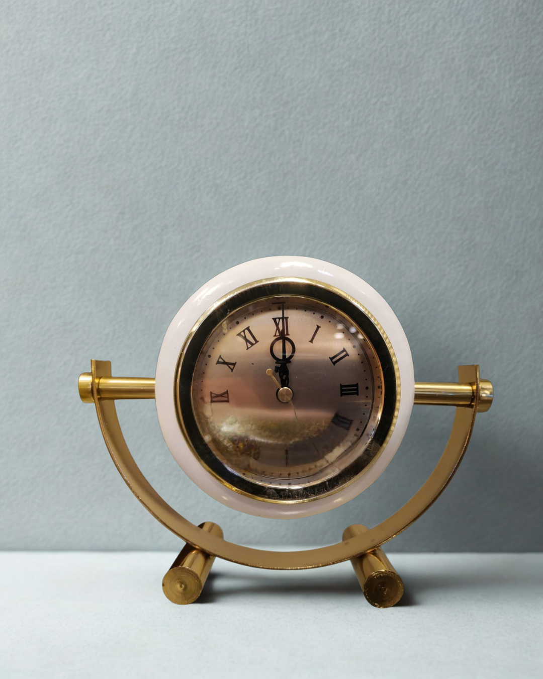 Premium Gimbal Desktop Clock – Luxury Gold & Ceramic Tabletop Timepiece