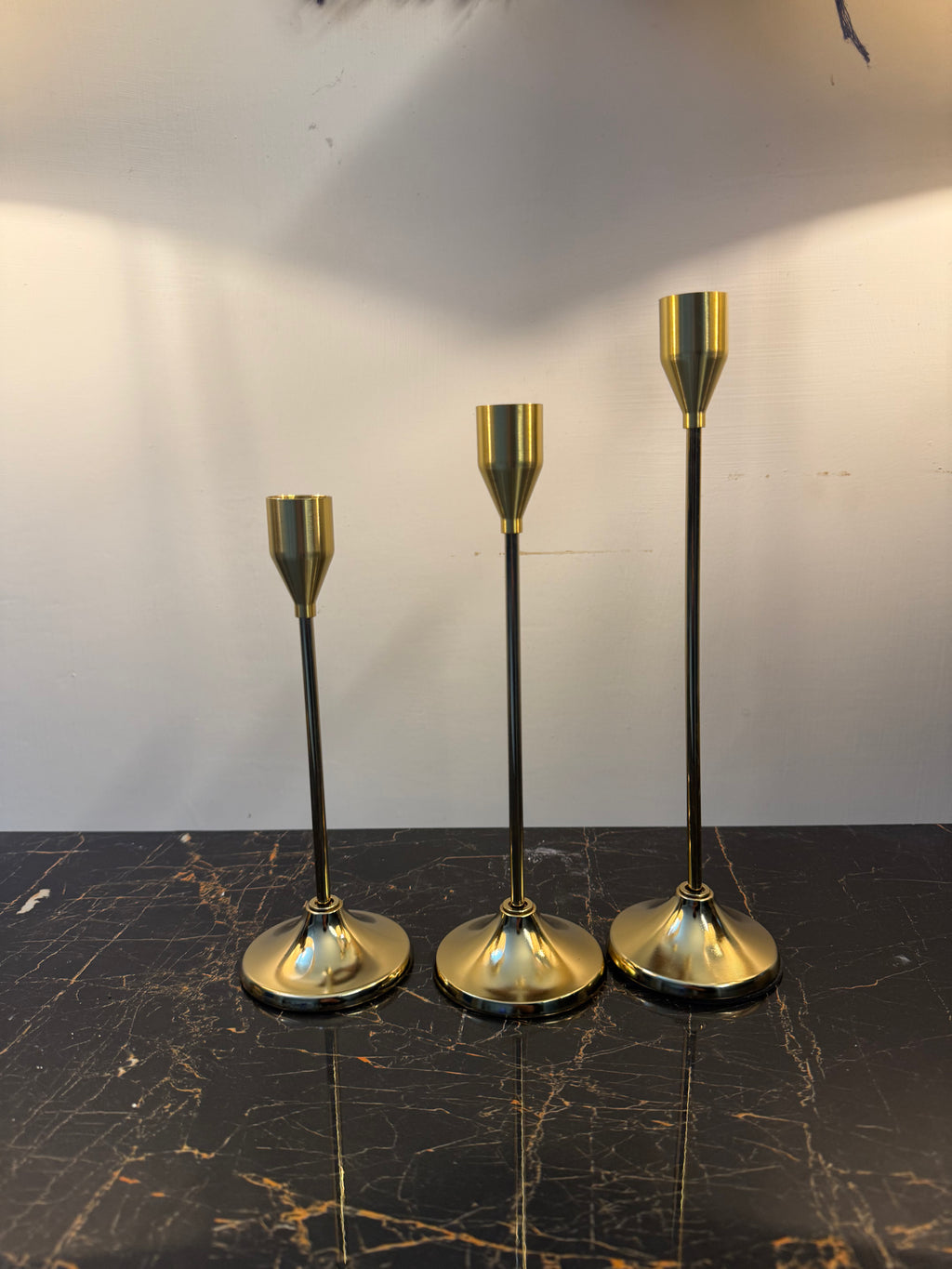 Elegant Spiral Candle Holders – Modern Gold & White Home Décor
