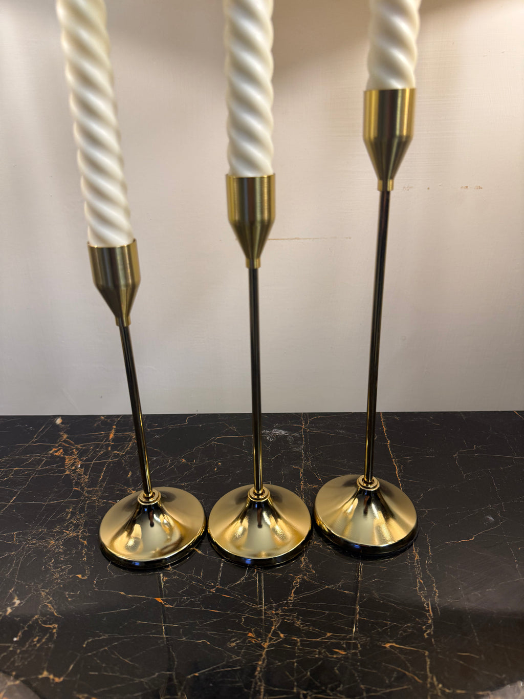 Elegant Spiral Candle Holders – Modern Gold & White Home Décor