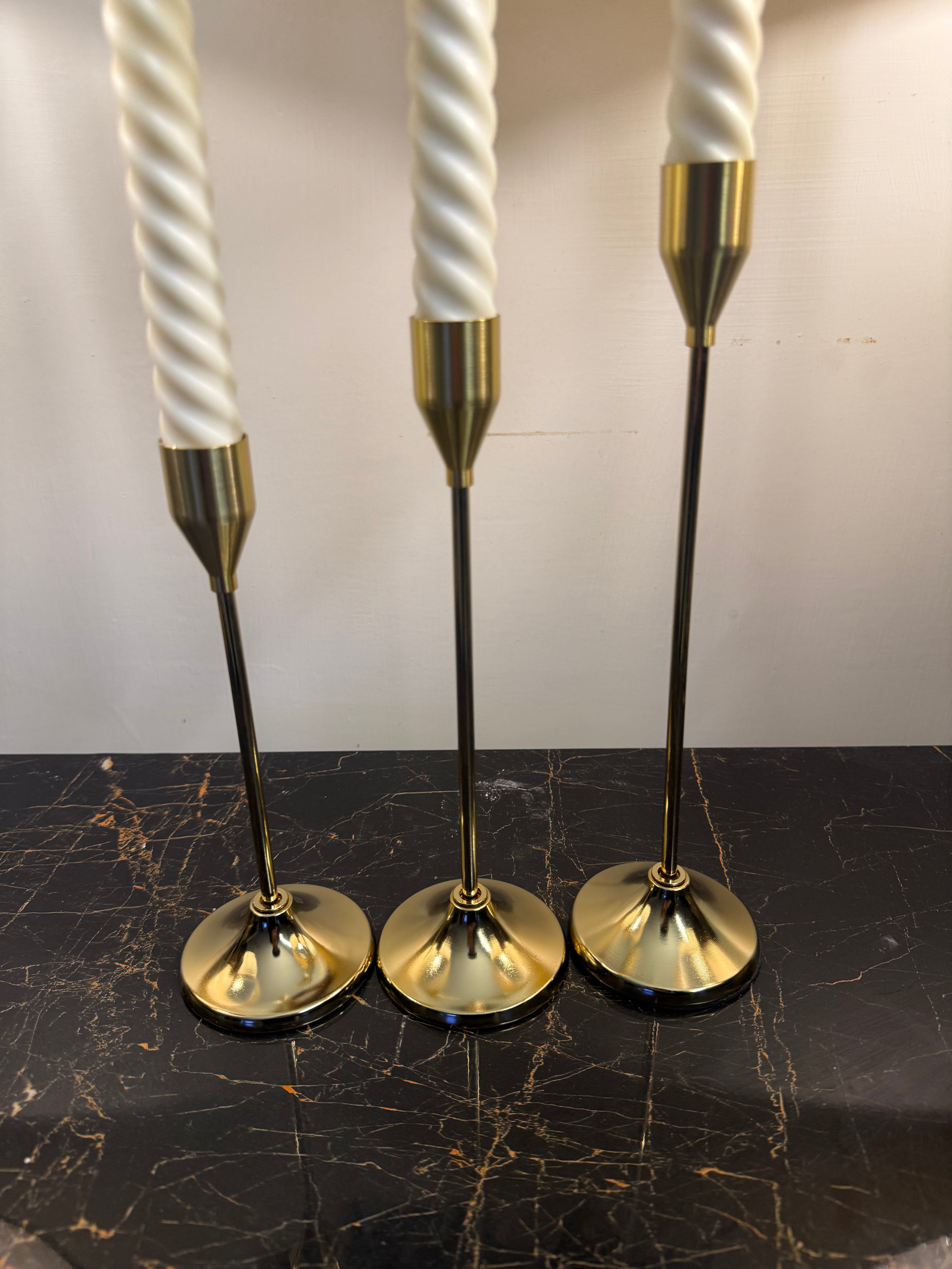 Elegant Spiral Candle Holders – Modern Gold & White Home Décor