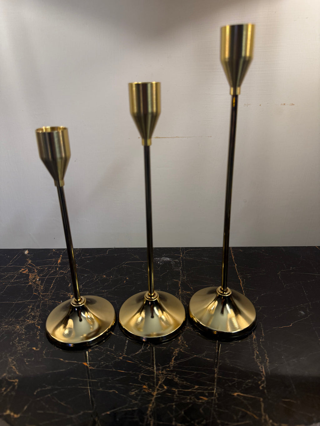 Elegant Spiral Candle Holders – Modern Gold & White Home Décor
