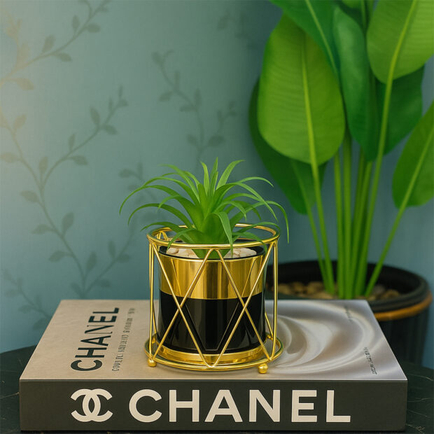 🌿 Chic Geometric Planter 🌿